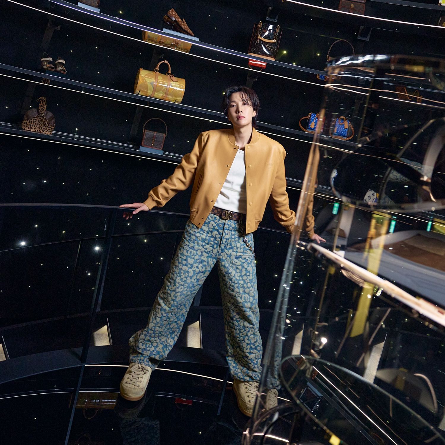 Foto terbaru j-hope (BTS)
