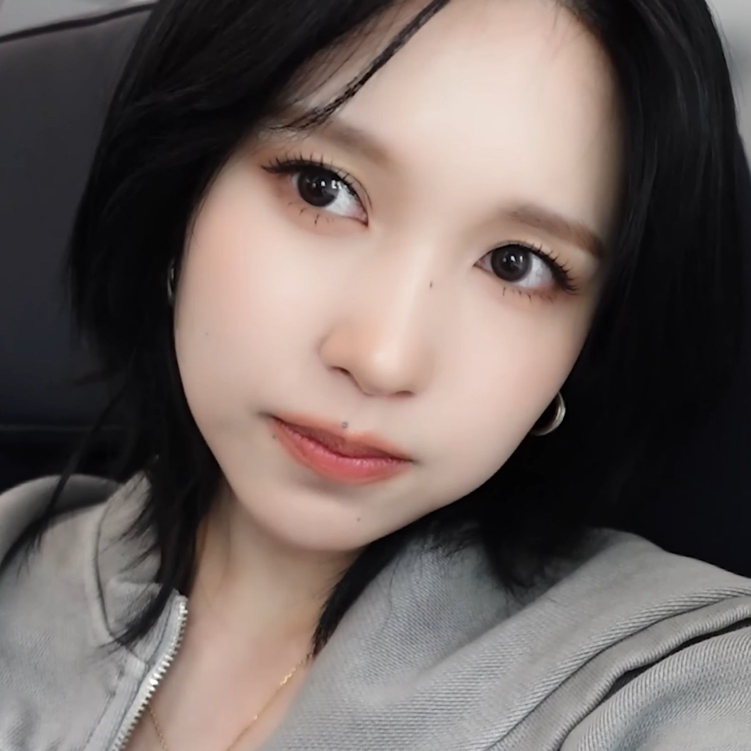 Behind-the-scenes cut of Mina (TWICE)