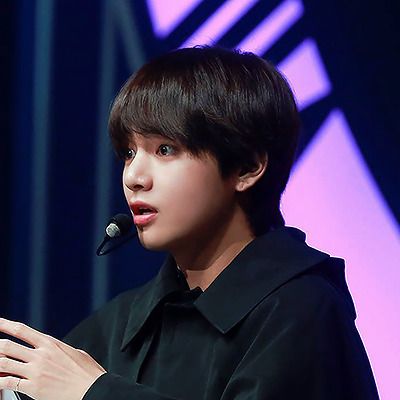 Behind-the-scenes cut of V (BTS)