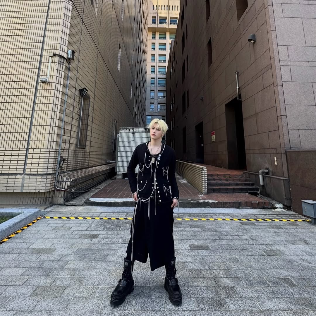 Behind-the-scenes cut of M (SEVENTOEIGHT)