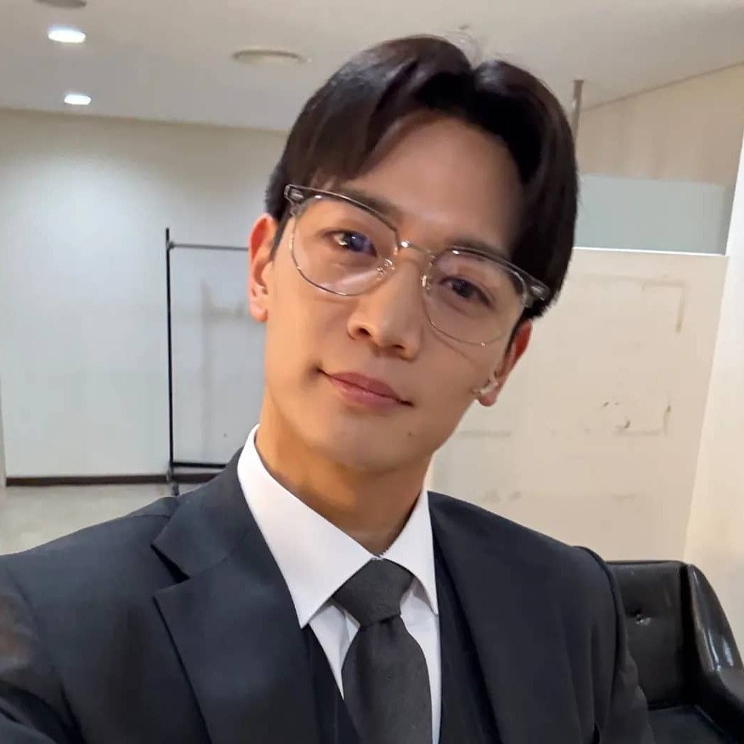 Latest photo of Minho (SHINee)