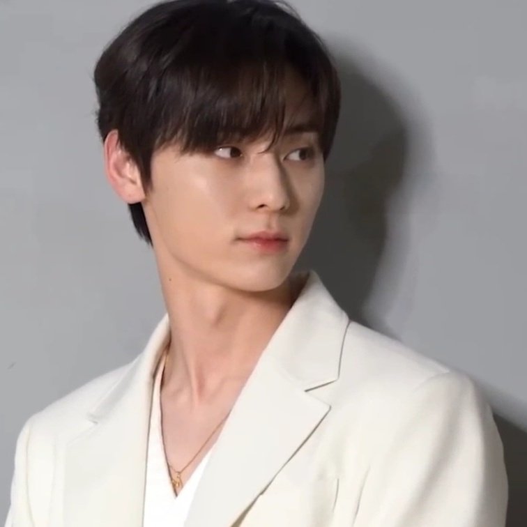 Latest photo of Hwang Minhyun