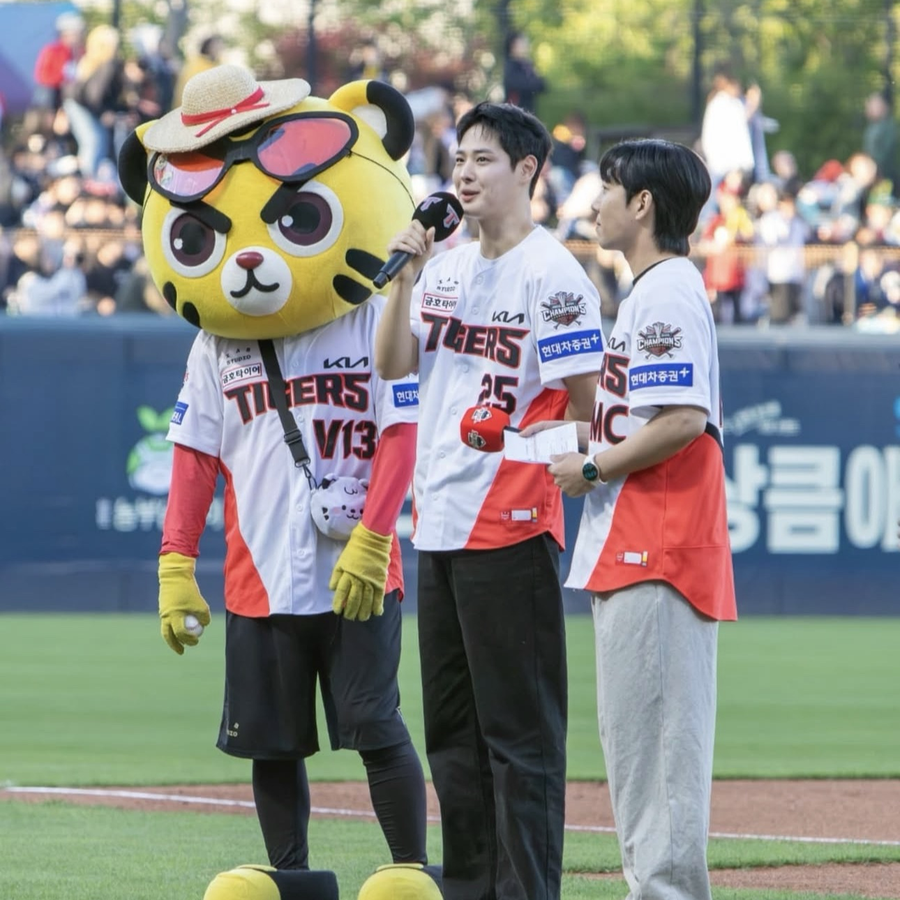 Latest photo of Choi Byungchan