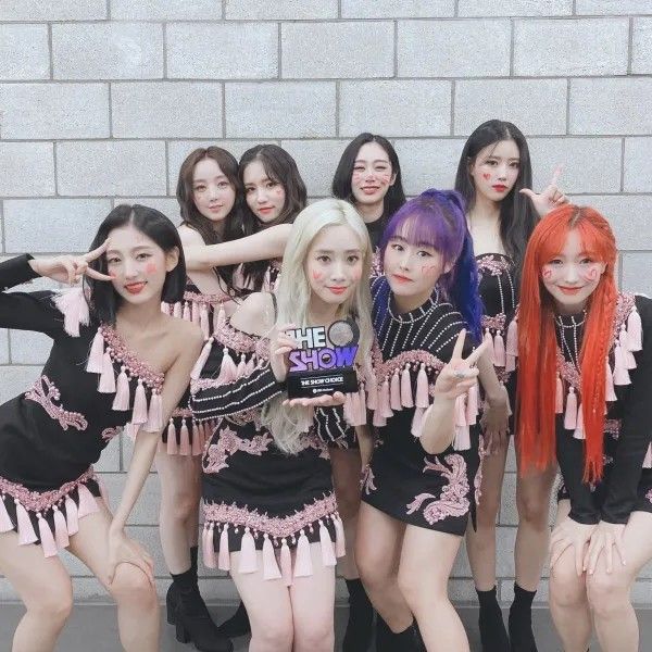 Behind-the-scenes cut of Lovelyz