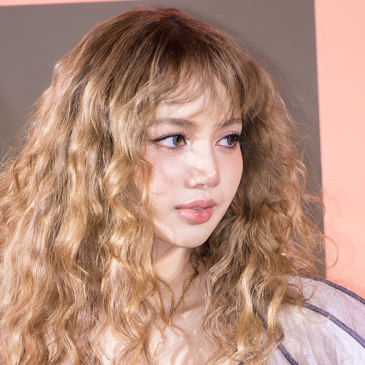 Foto aktivitas terbaru Lisa (BLACKPINK)