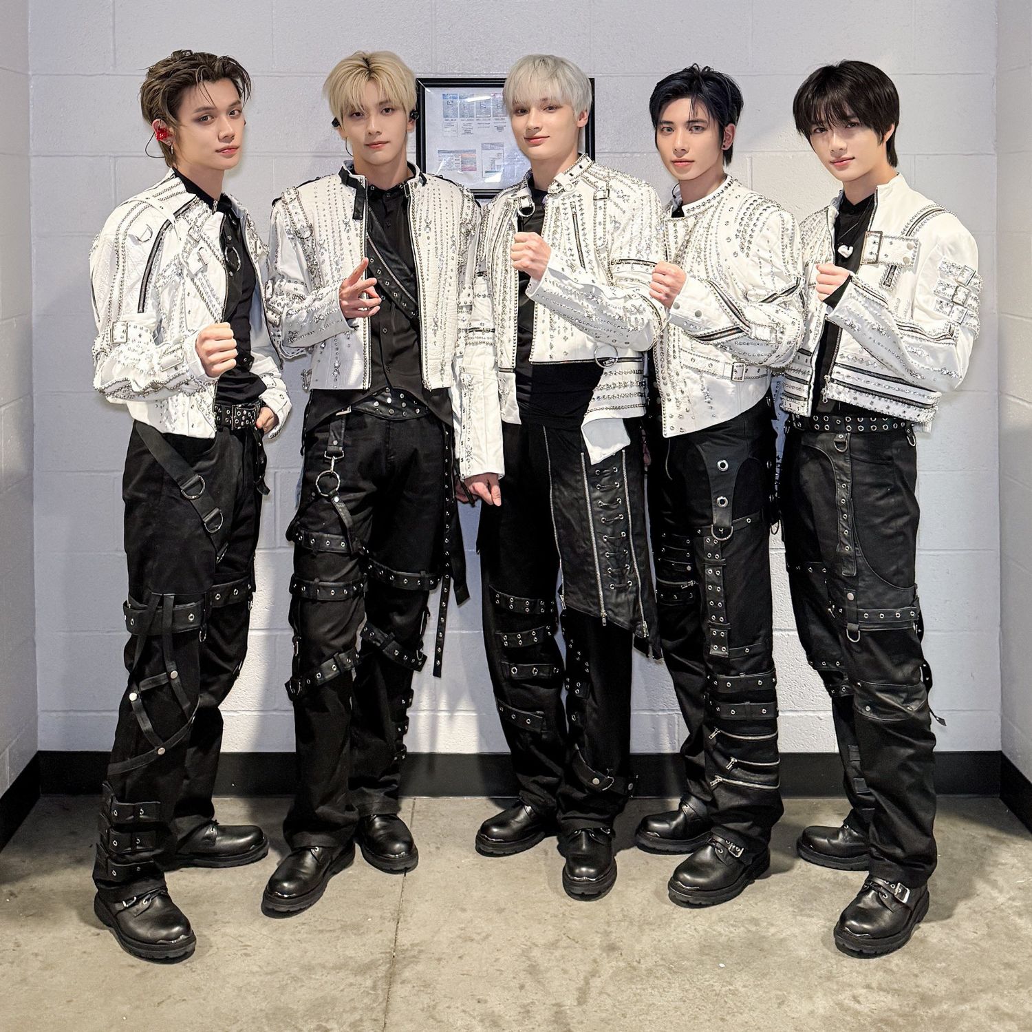 TOMORROW X TOGETHERの舞台裏ショット