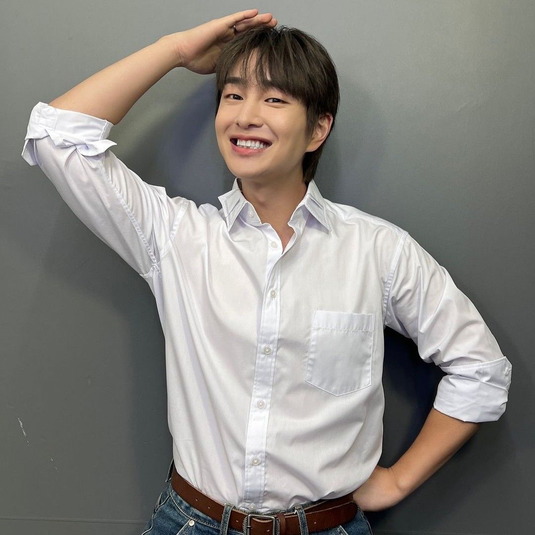 A moment captured by Onew (SHINee)'s fan