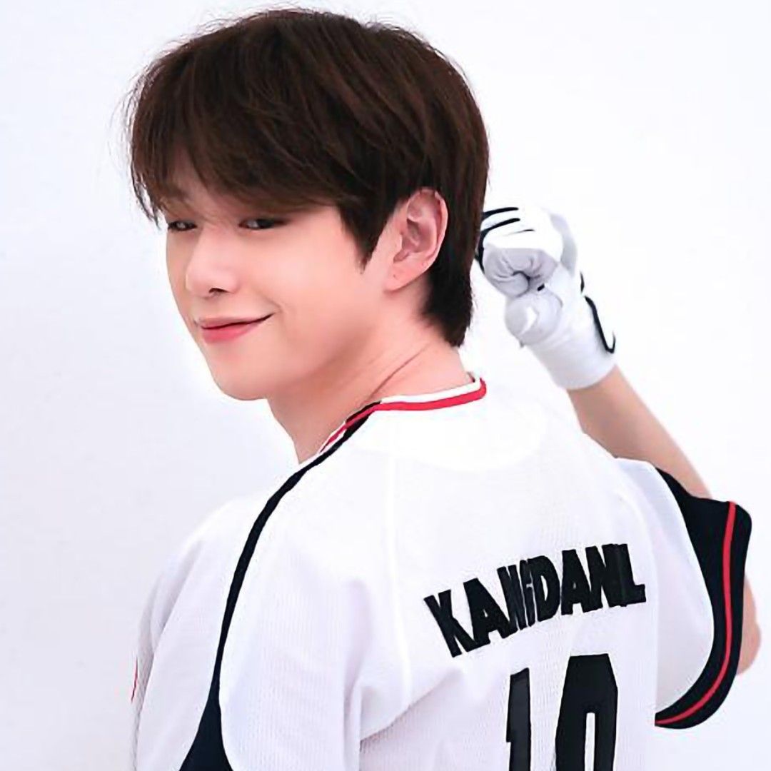 강다니엘의 비하인드 컷