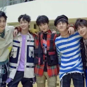 Potret di balik layar TOMORROW X TOGETHER