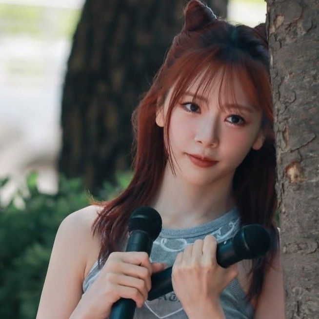 A moment captured by DREAMCATCHER's fan