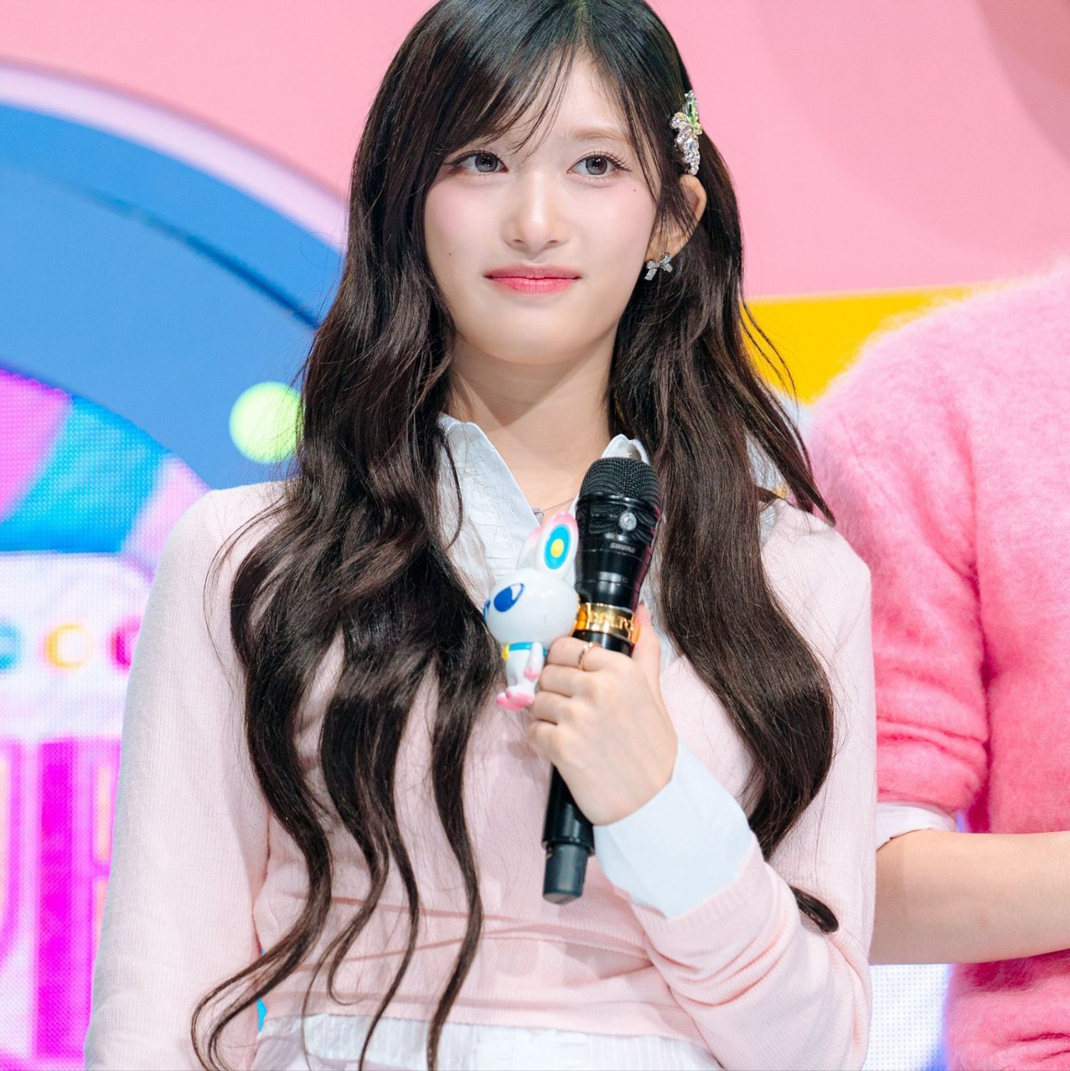 Behind-the-scenes cut of Leeseo (IVE)