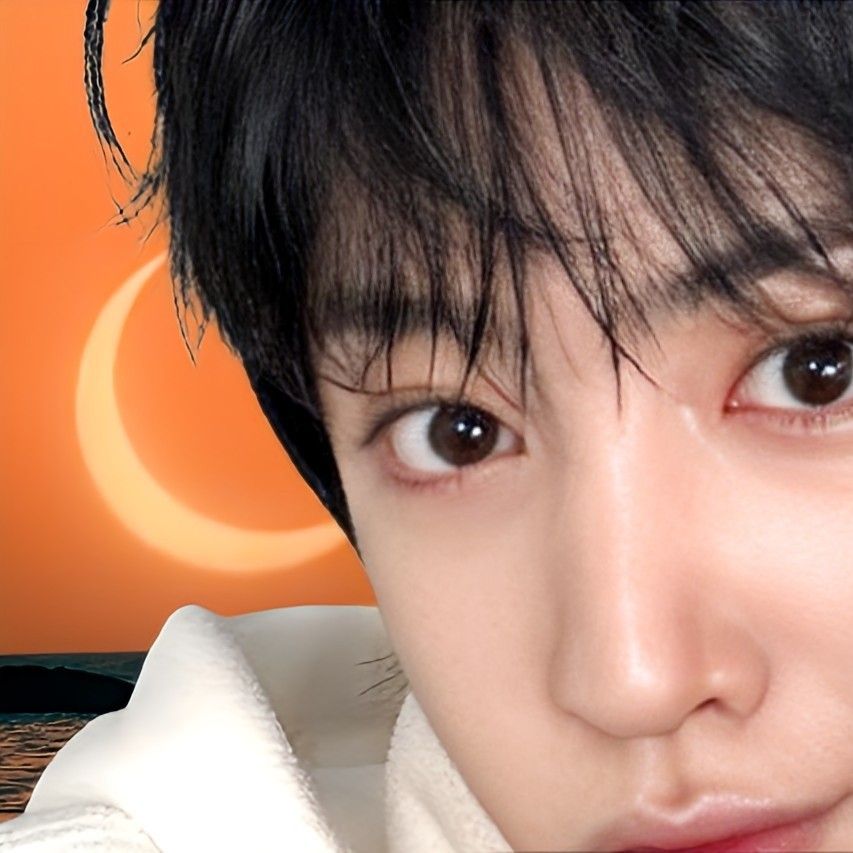 A moment captured by Wooseok (PENTAGON)'s fan