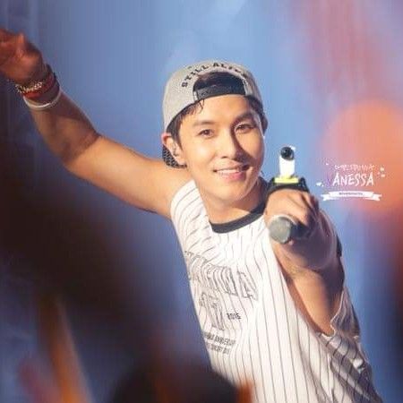 A moment captured by Kim Dongwan (SHINHWA)'s fan
