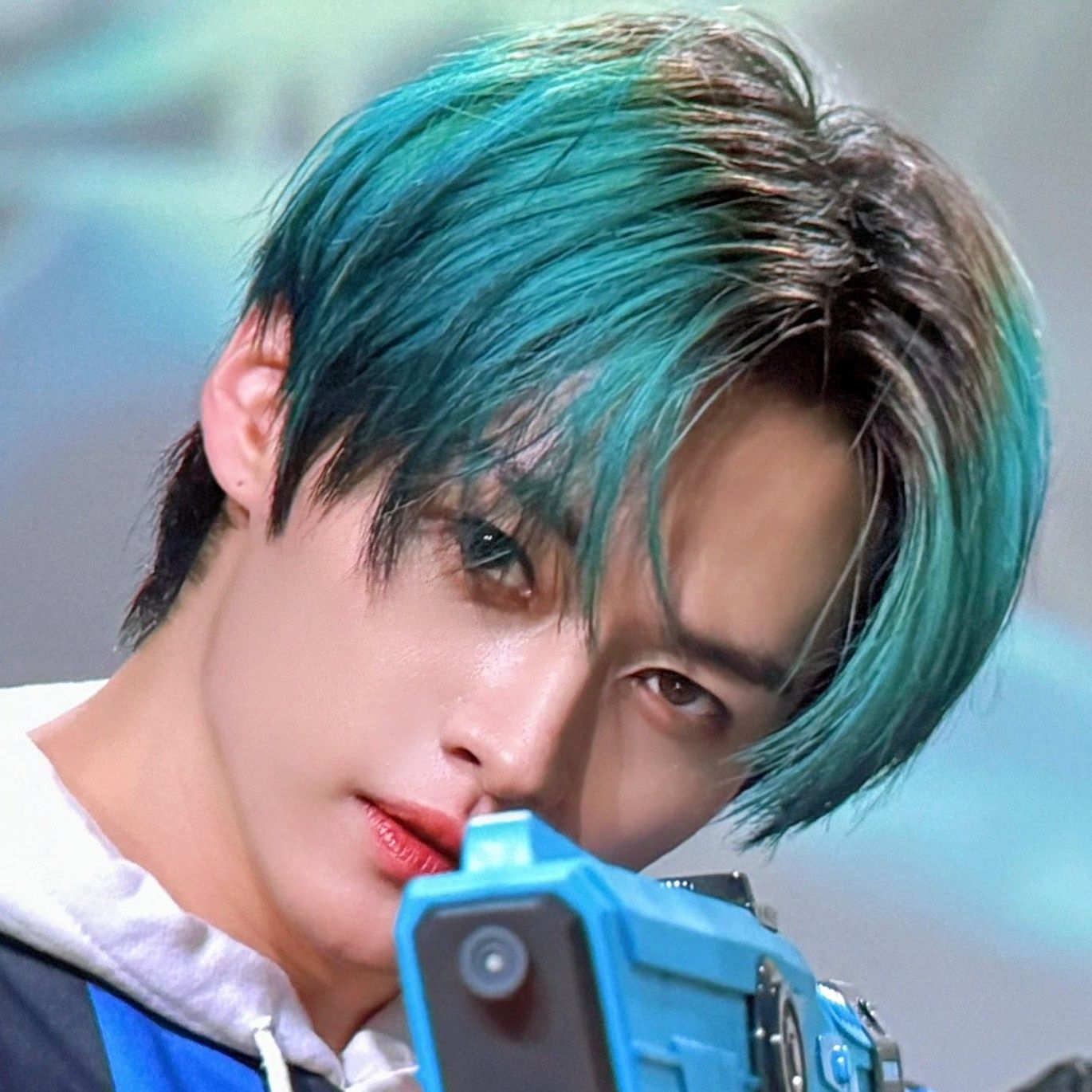 Behind-the-scenes cut of Lee Know (Stray Kids)