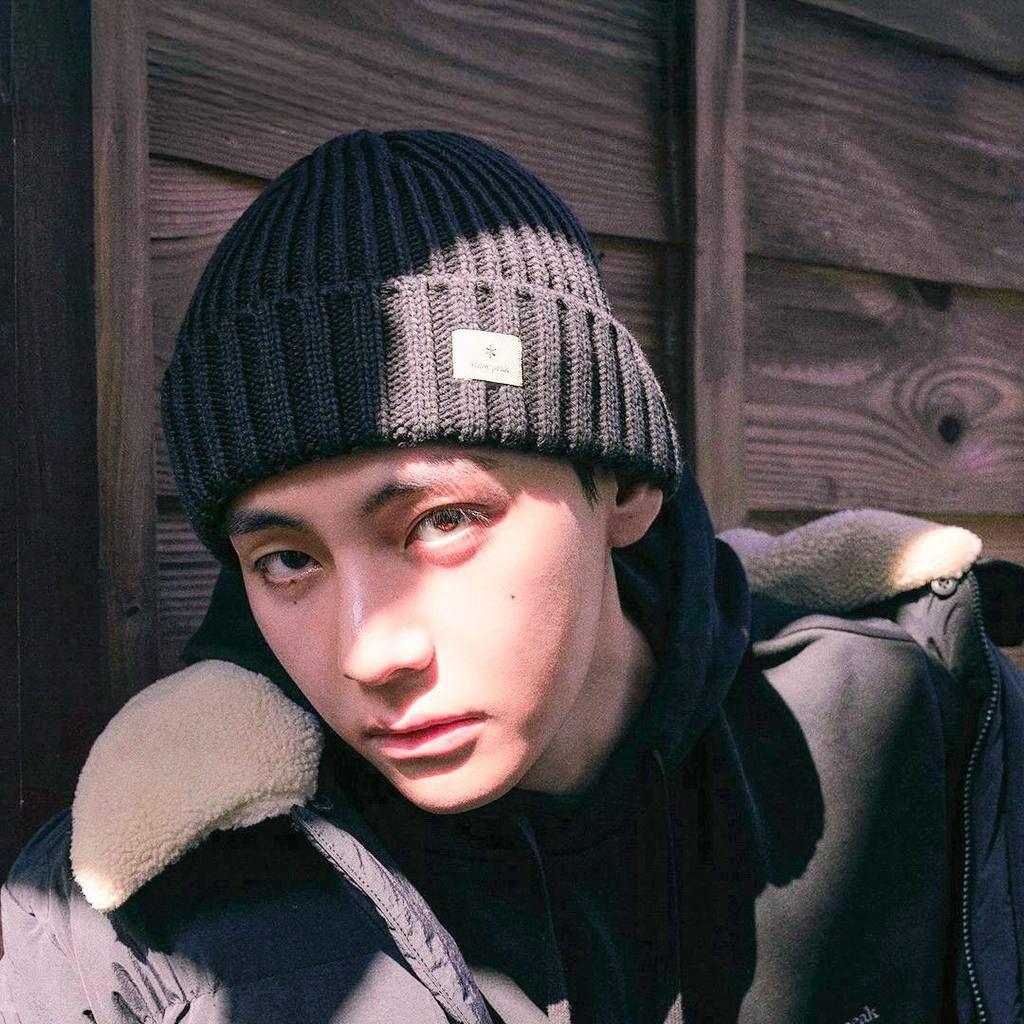 뷔 (방탄소년단)의 최신 사진