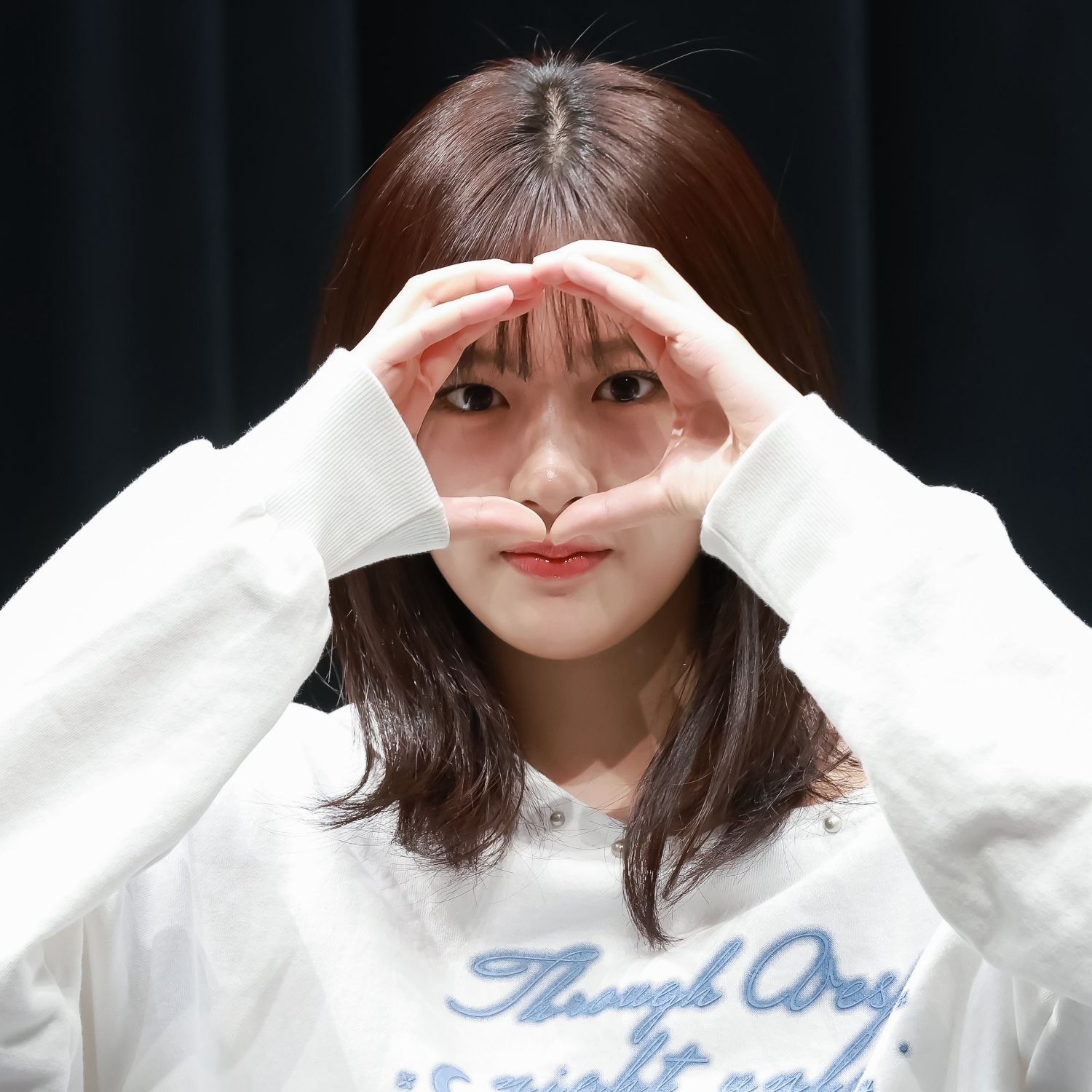 A moment captured by An Yujin (IVE)'s fan