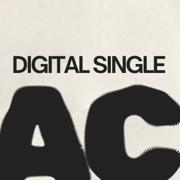 A moment captured by Monday (Weeekly)'s fan