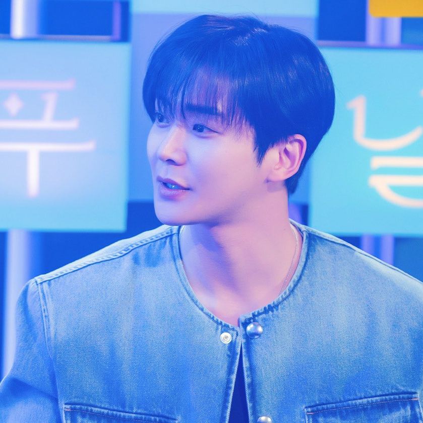A moment captured by Rowoon's fan