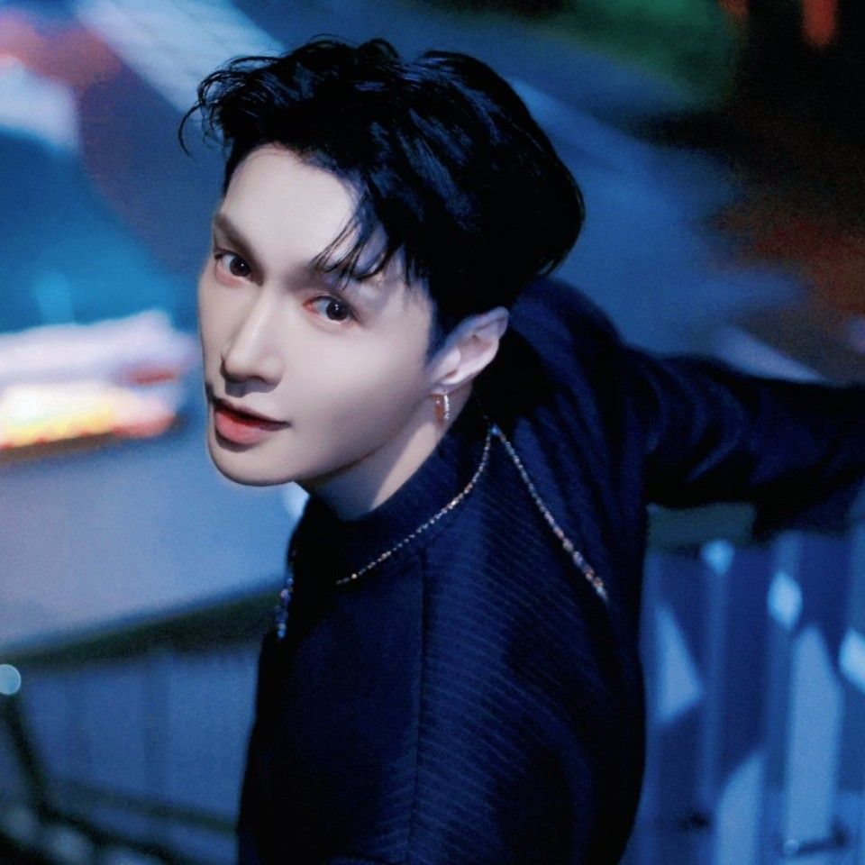 Latest photo of Lay (EXO)