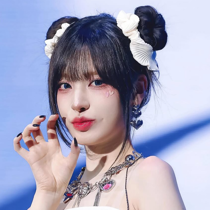 Behind-the-scenes cut of LIZ (IVE)