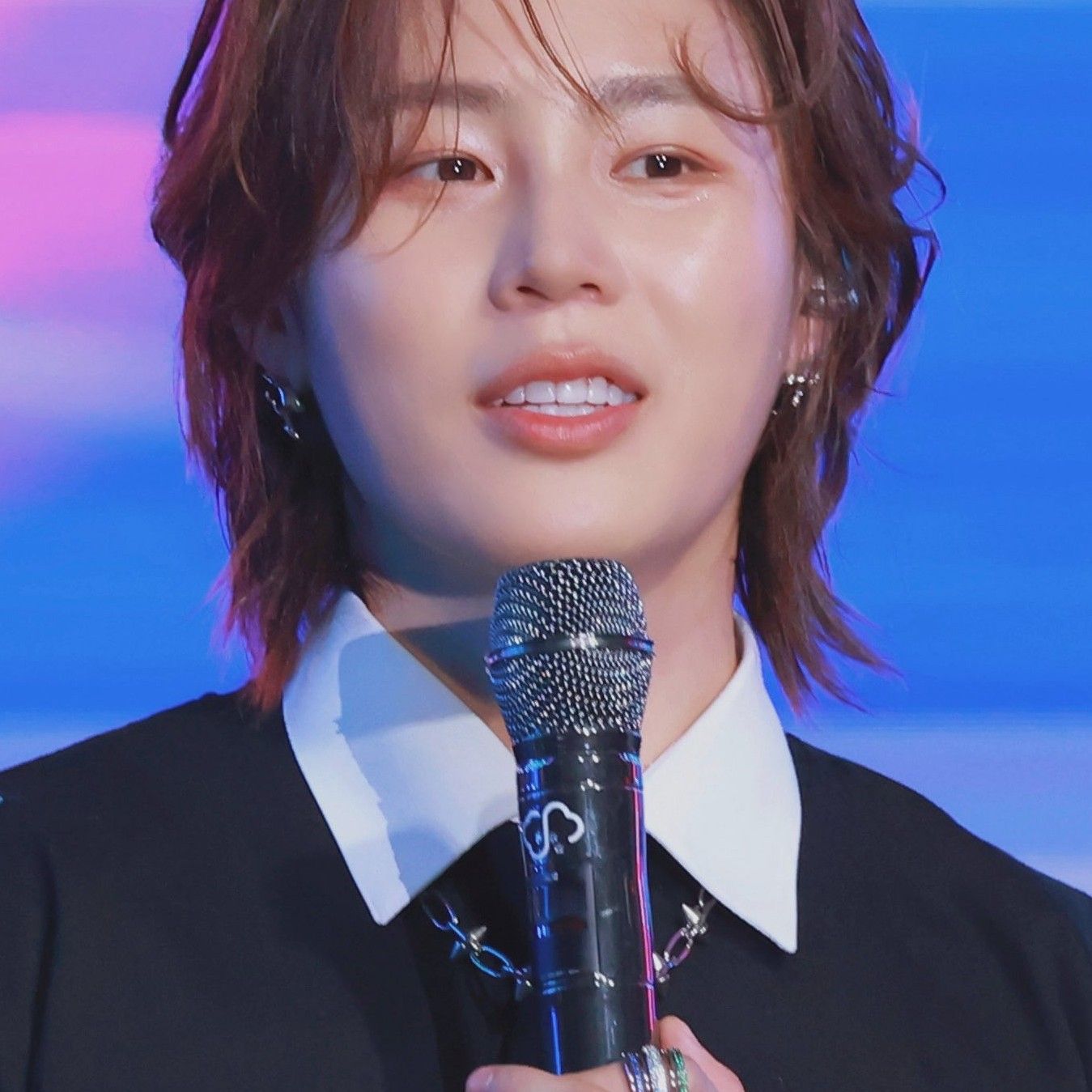 A moment captured by Ha Sungwoon's fan