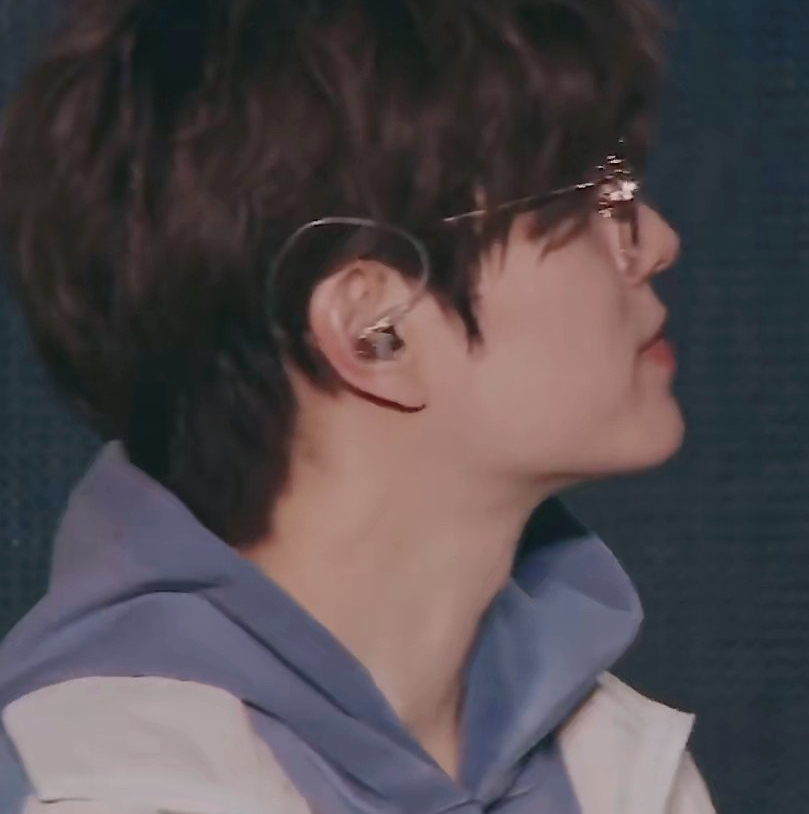 Foto terbaru Seungmin (Stray Kids)