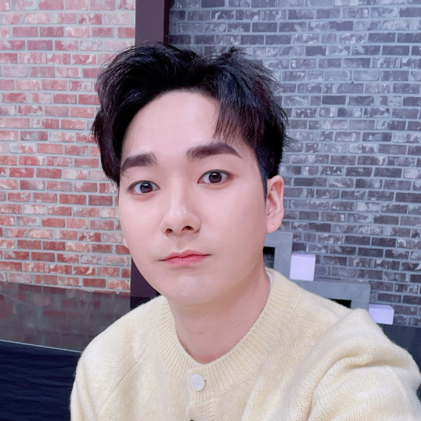 Behind-the-scenes cut of Aron