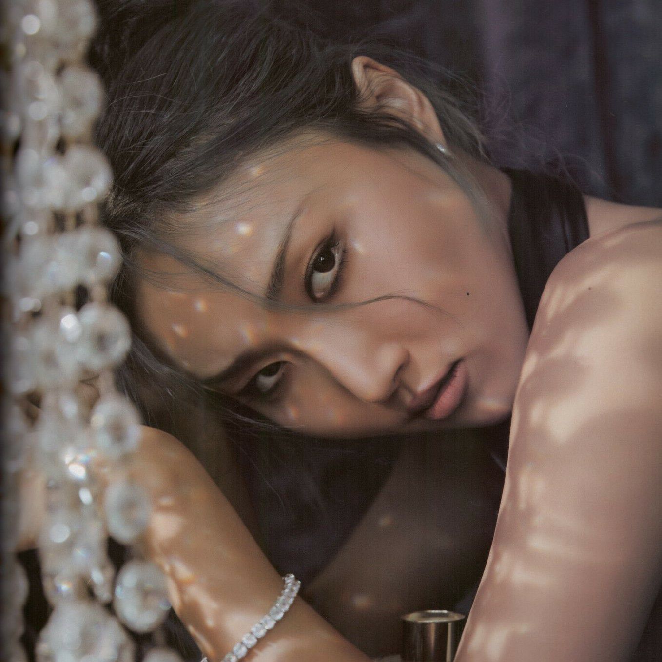 Behind-the-scenes cut of Hwasa (MAMAMOO)