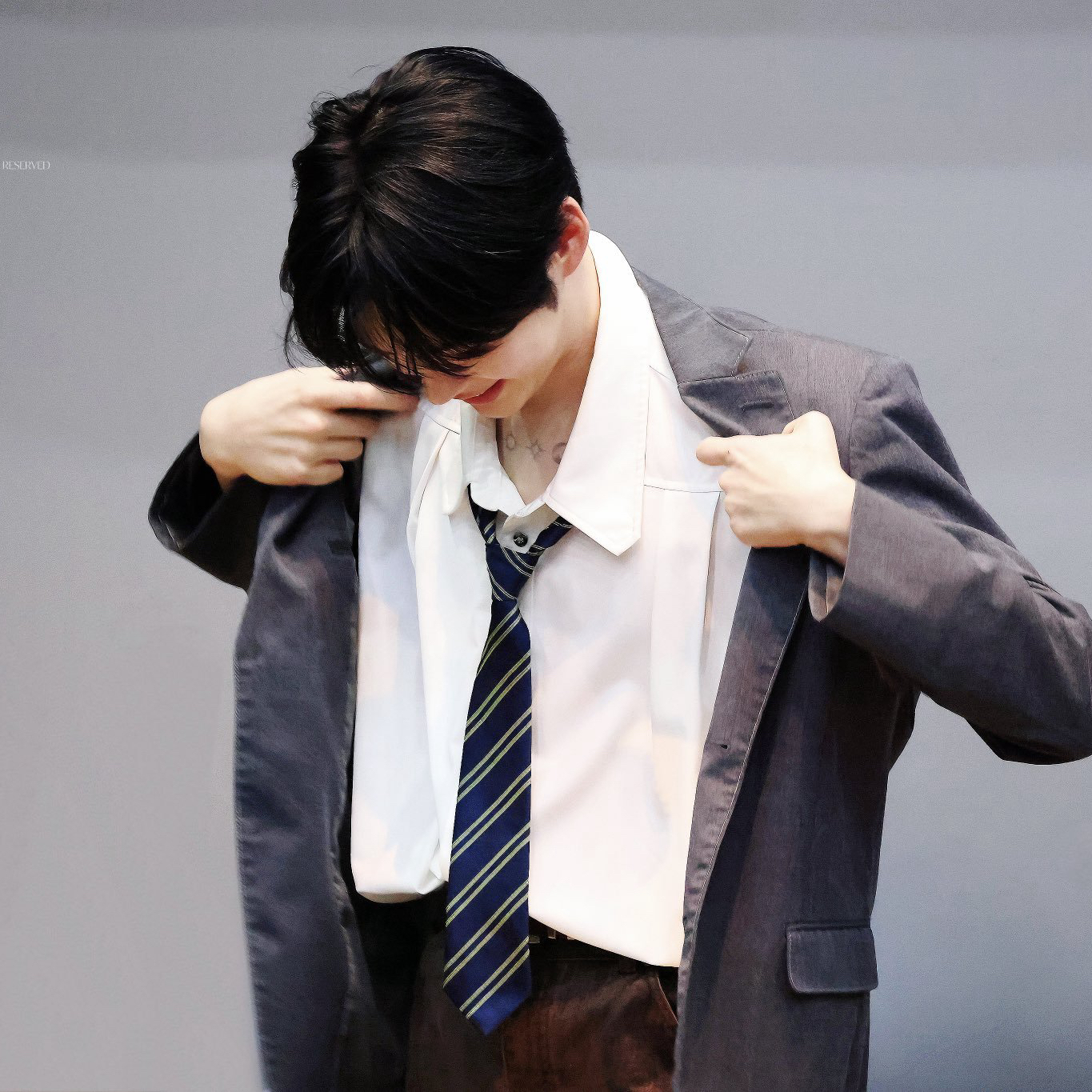 Behind-the-scenes cut of Sung Hanbin (ZEROBASEONE)