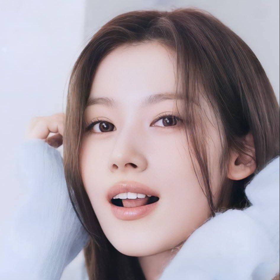 A moment captured by Sana (TWICE)'s fan