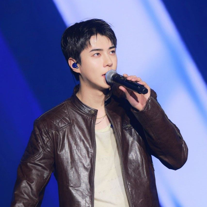 Behind-the-scenes cut of EXO