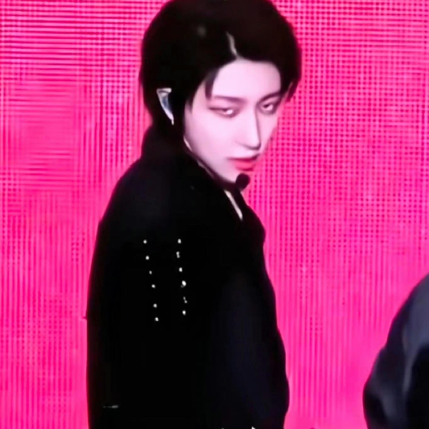 Behind-the-scenes cut of The 8 (SEVENTEEN)