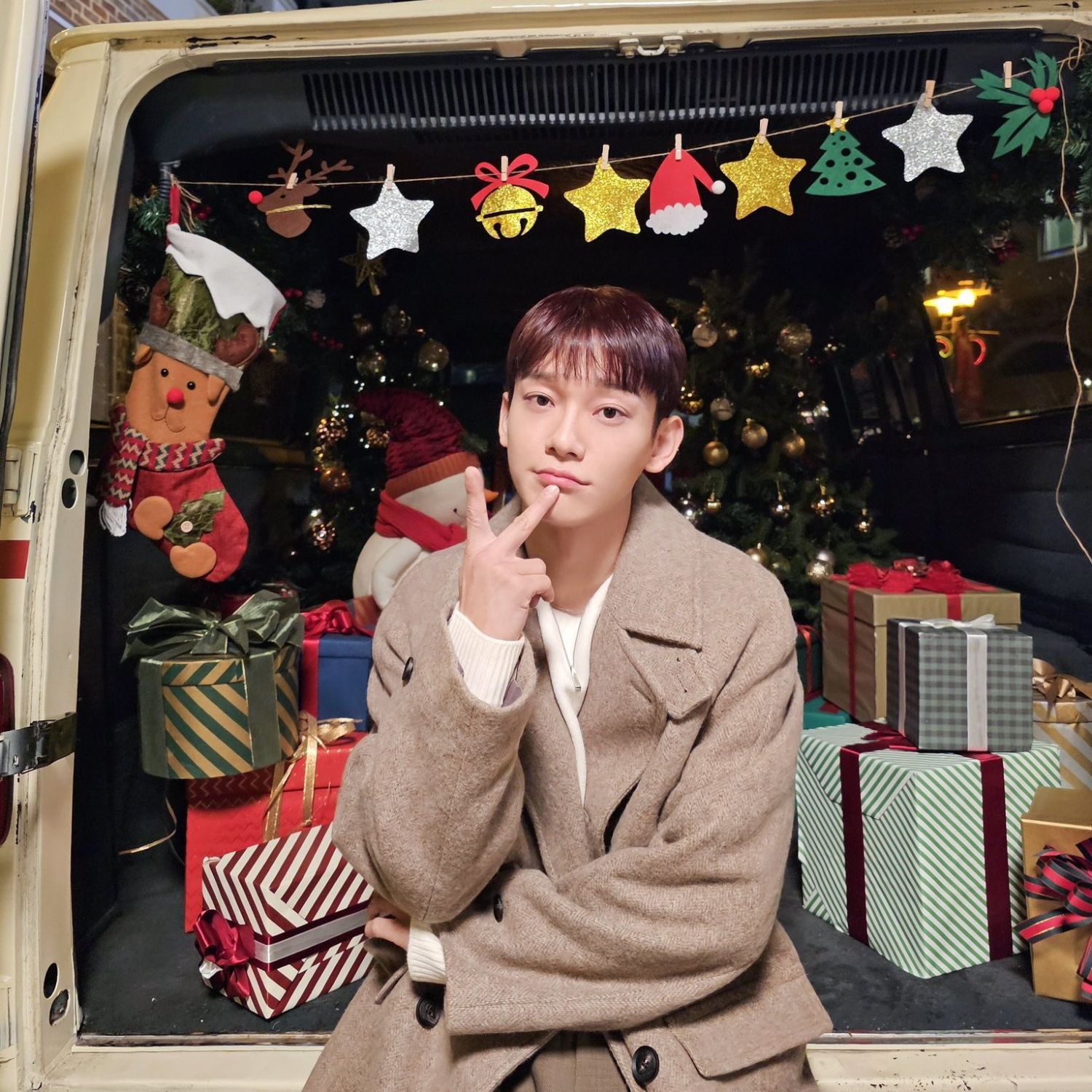 Recent activity shot of Chen (EXO)