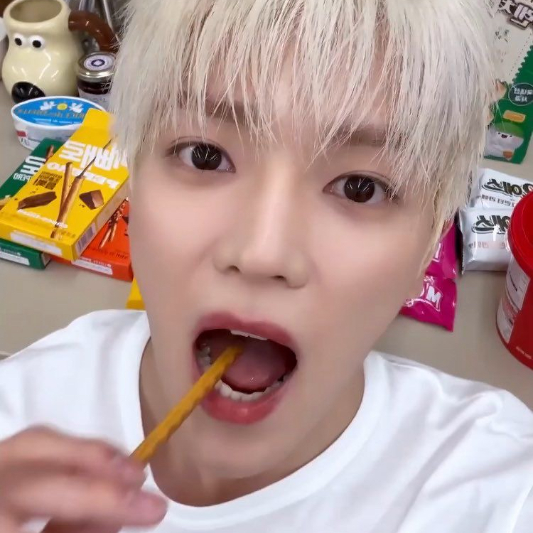 A moment captured by Taeyong (NCT 127)'s fan