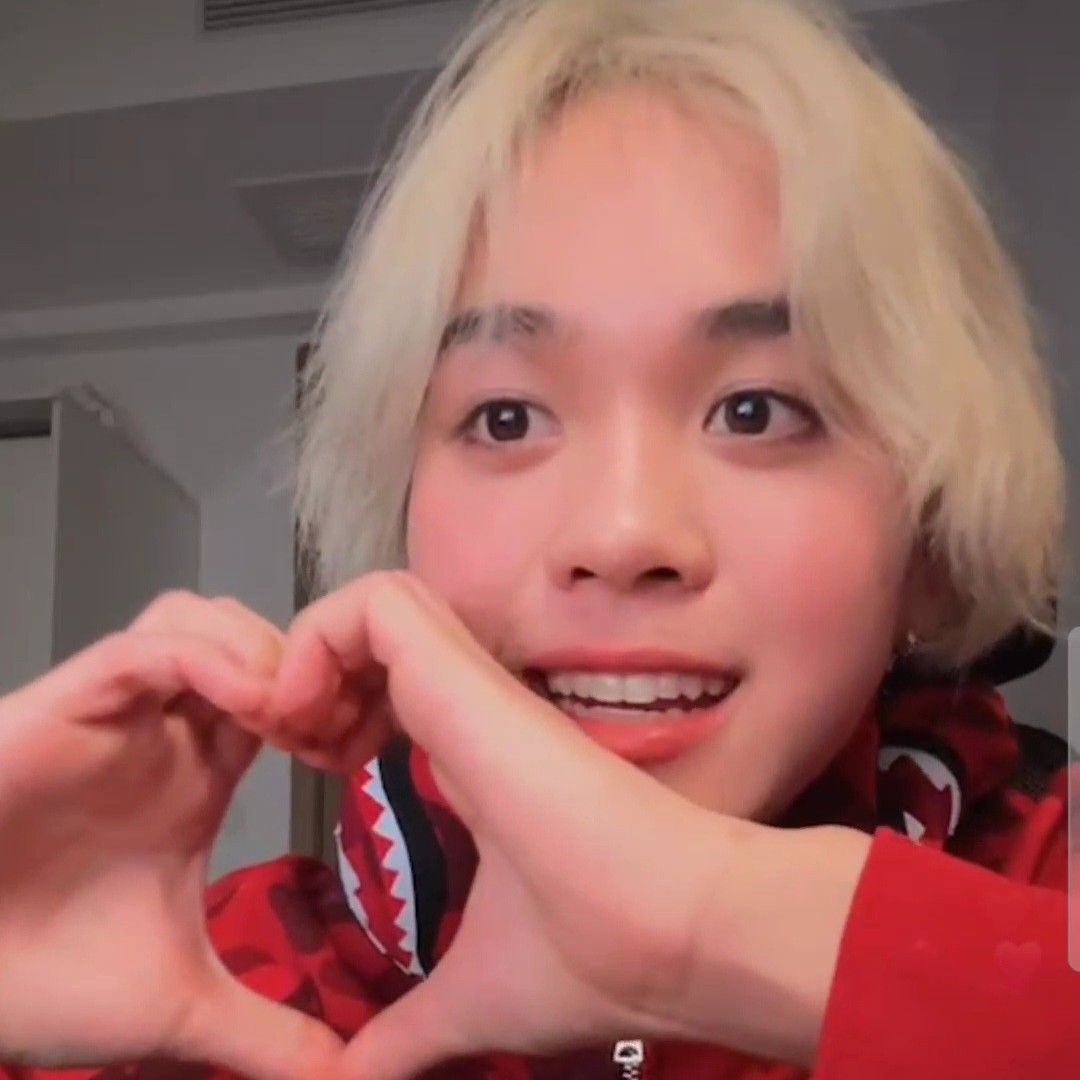 A moment captured by THI-O (NexT1DE)'s fan