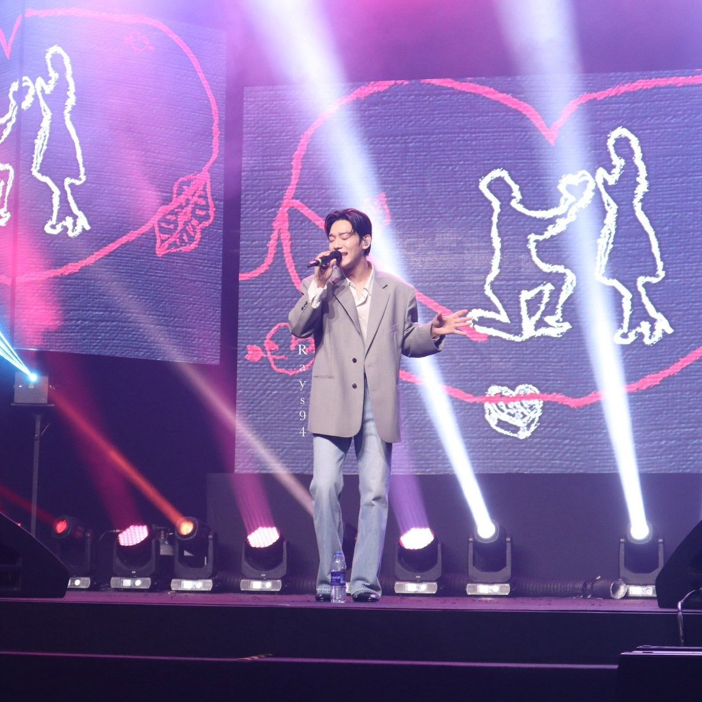 A moment captured by Chen (EXO)'s fan