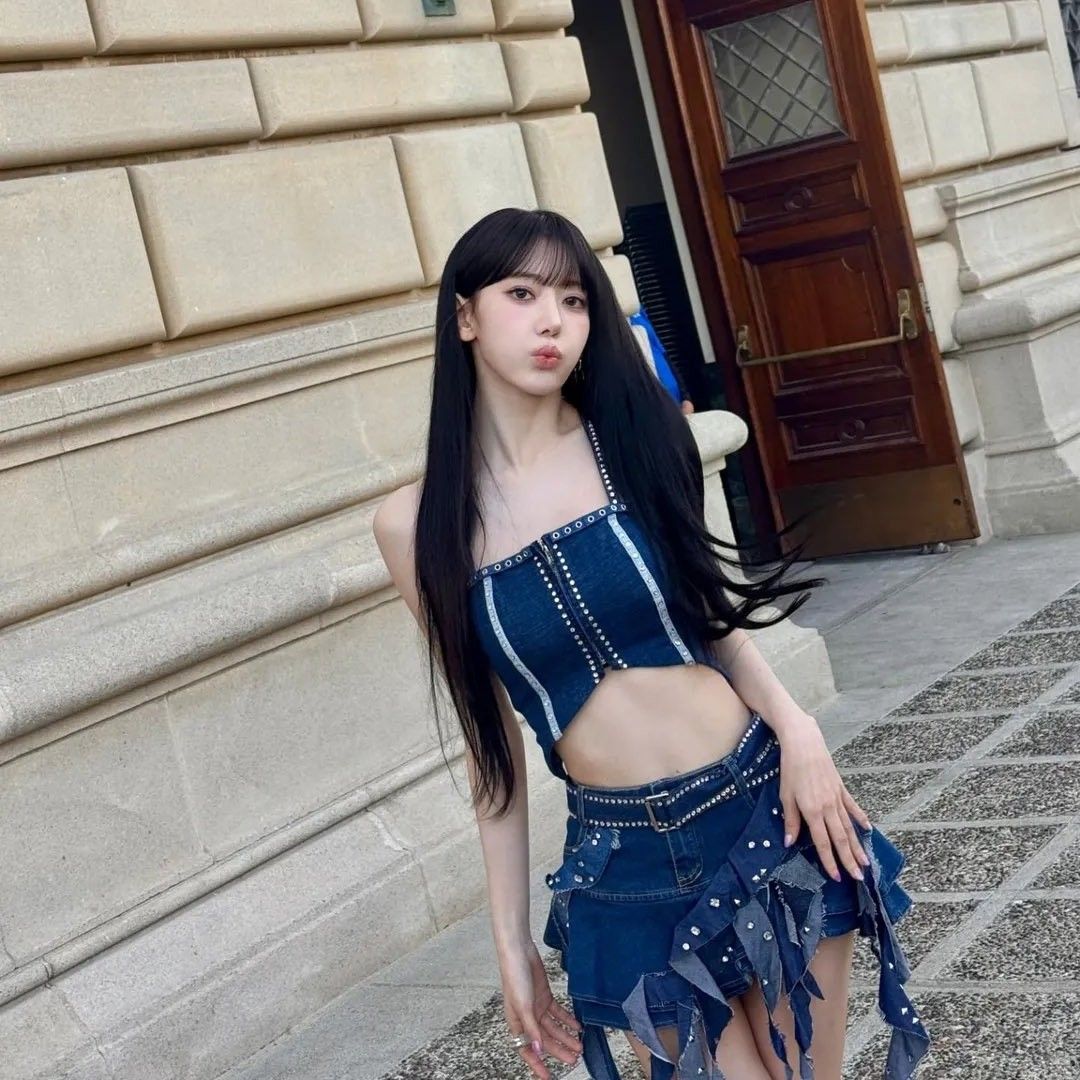 Recent activity shot of Sakura (LE SSERAFIM)