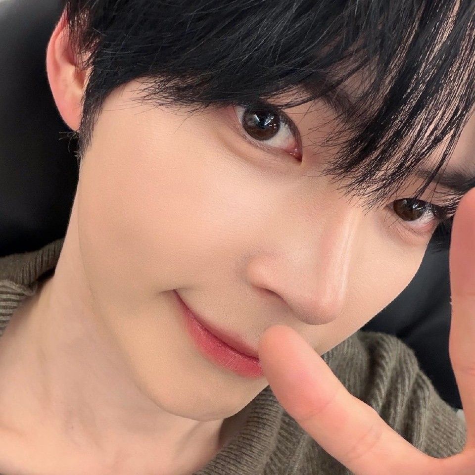 Behind-the-scenes cut of Sung Hanbin (ZEROBASEONE)