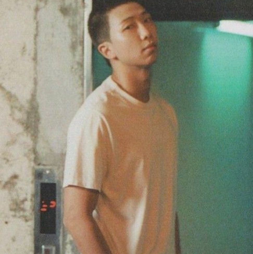 RM (防彈少年團)的最新照片