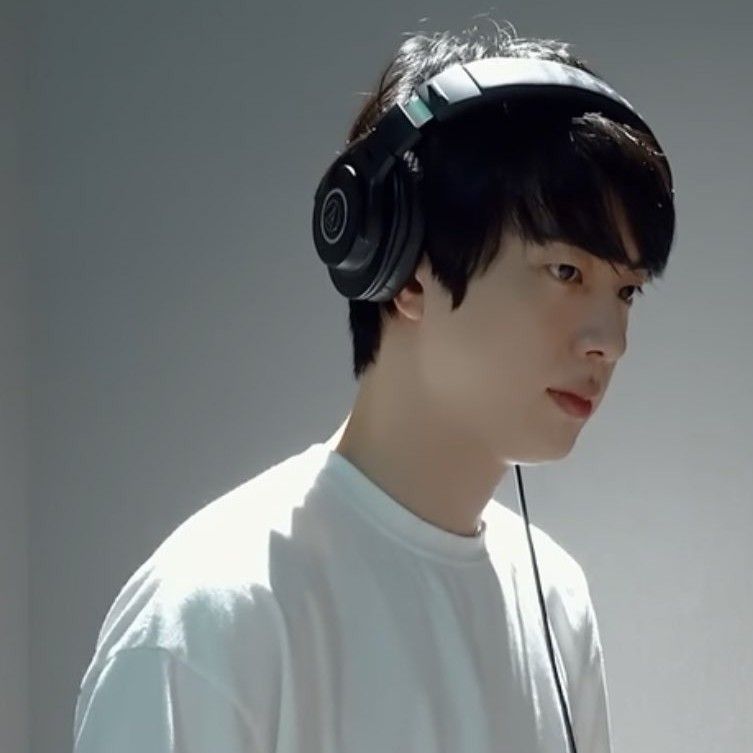 진 (방탄소년단)의 최신 사진