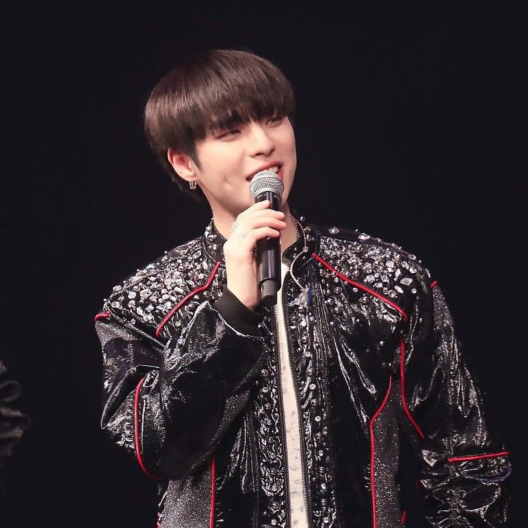 A moment captured by BX (CIX)'s fan