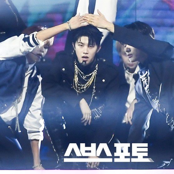 Behind-the-scenes cut of Hyunwoo (Xikers)