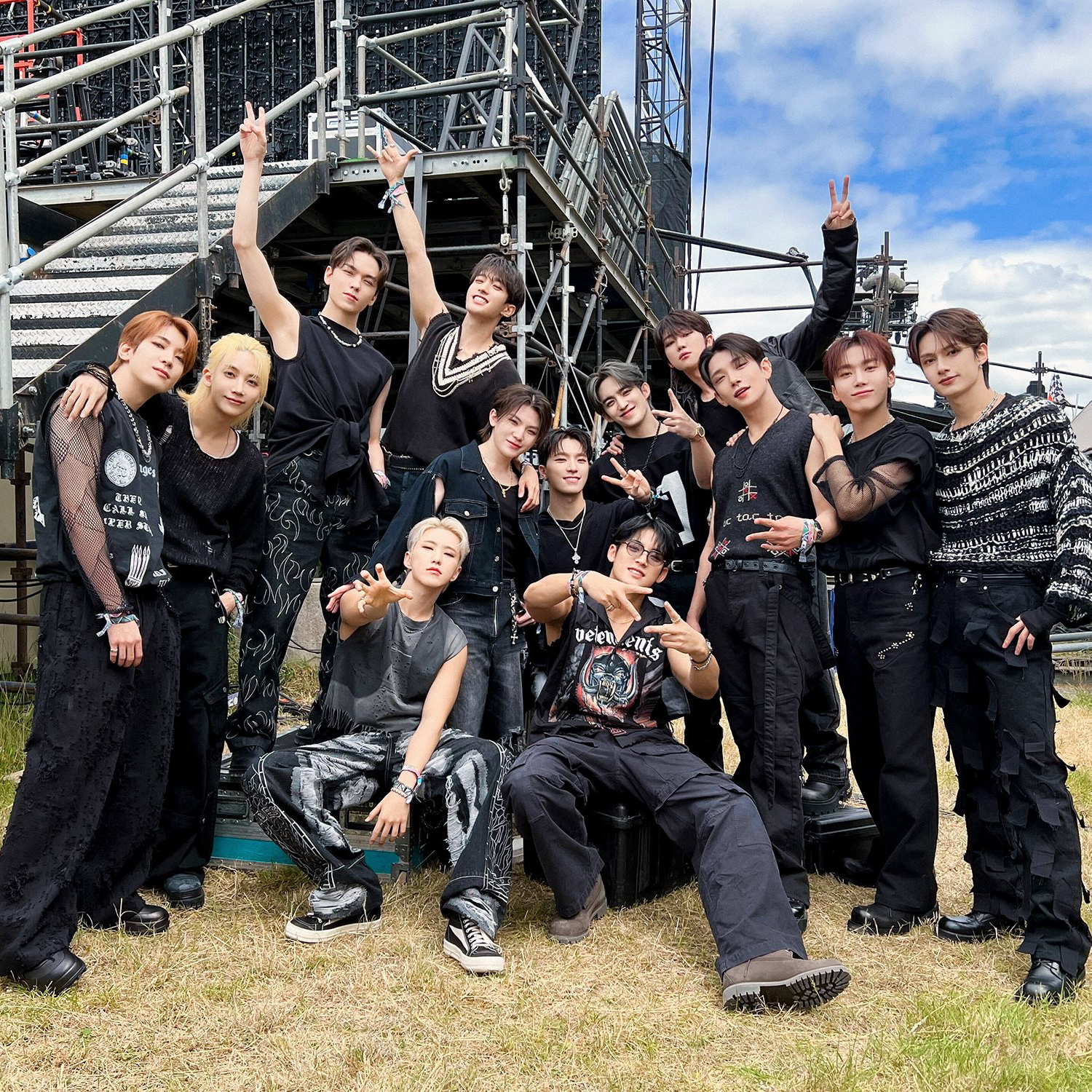 Behind-the-scenes cut of SEVENTEEN