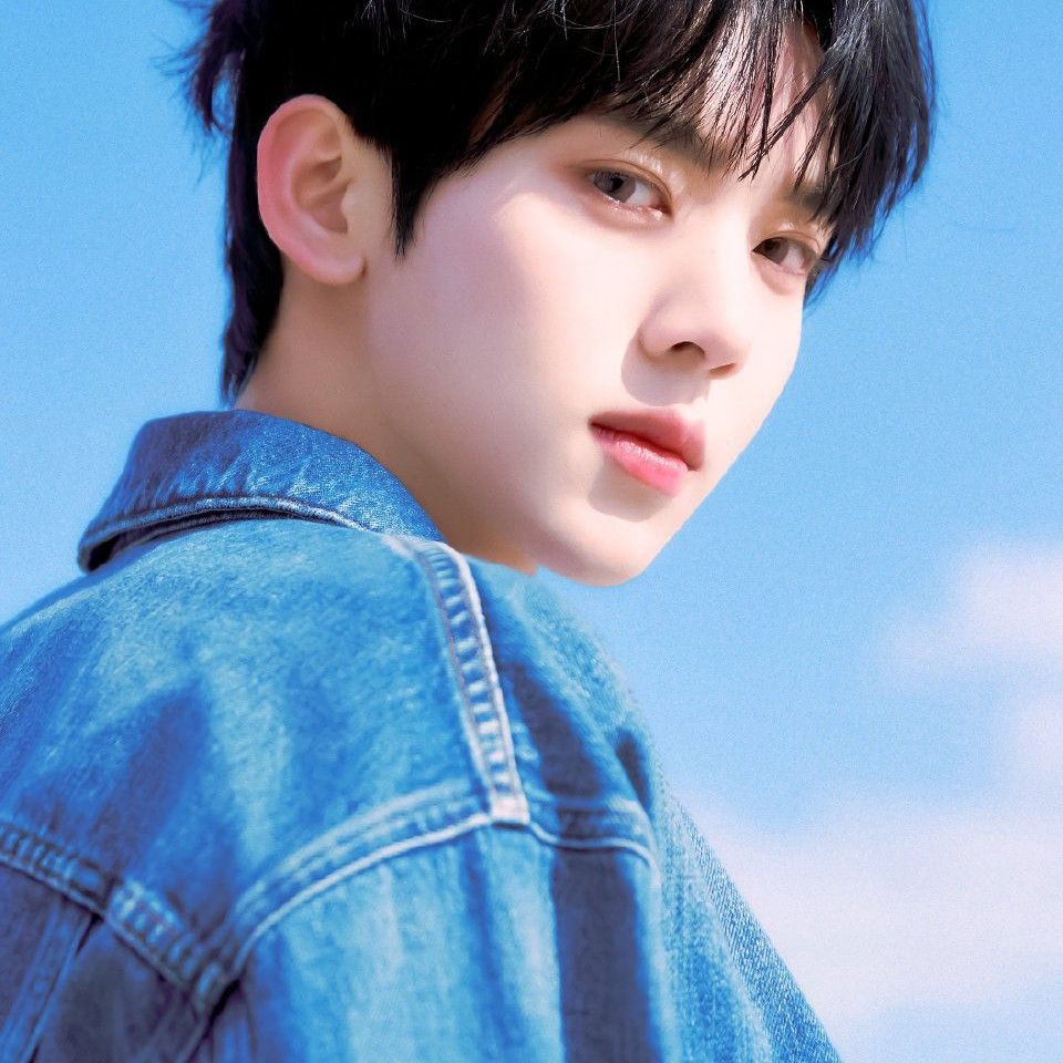 Latest photo of Han Yujin (ZEROBASEONE)