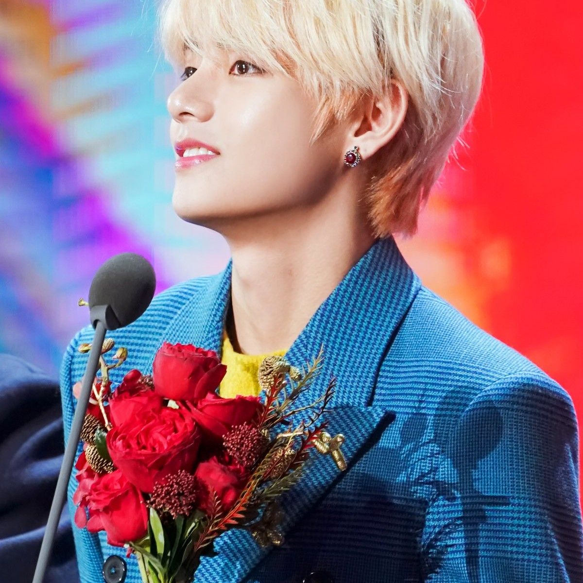 Behind-the-scenes cut of V (BTS)