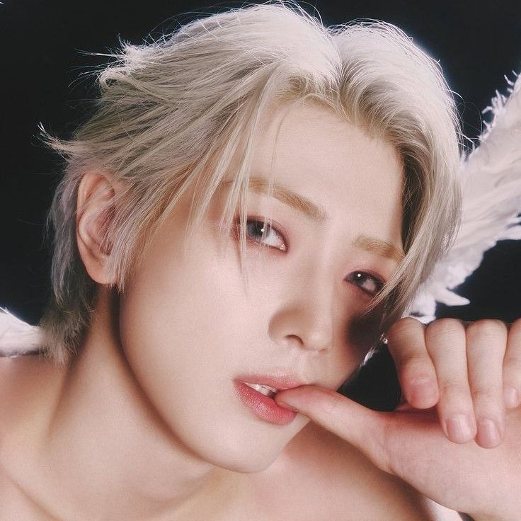 Latest photo of Yonghee (CIX)