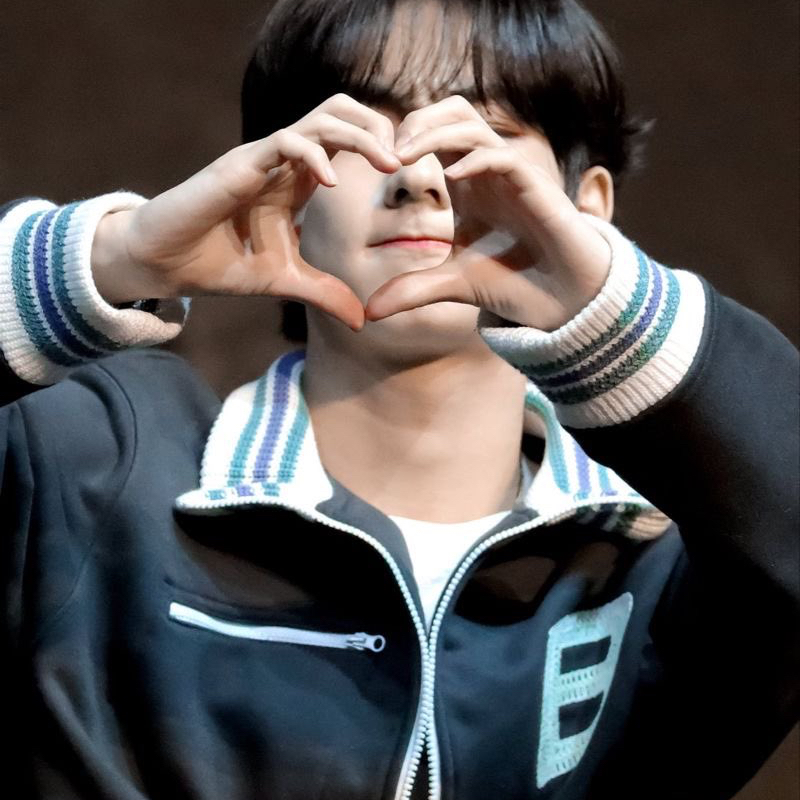 Latest photo of Jungwon (ENHYPEN)