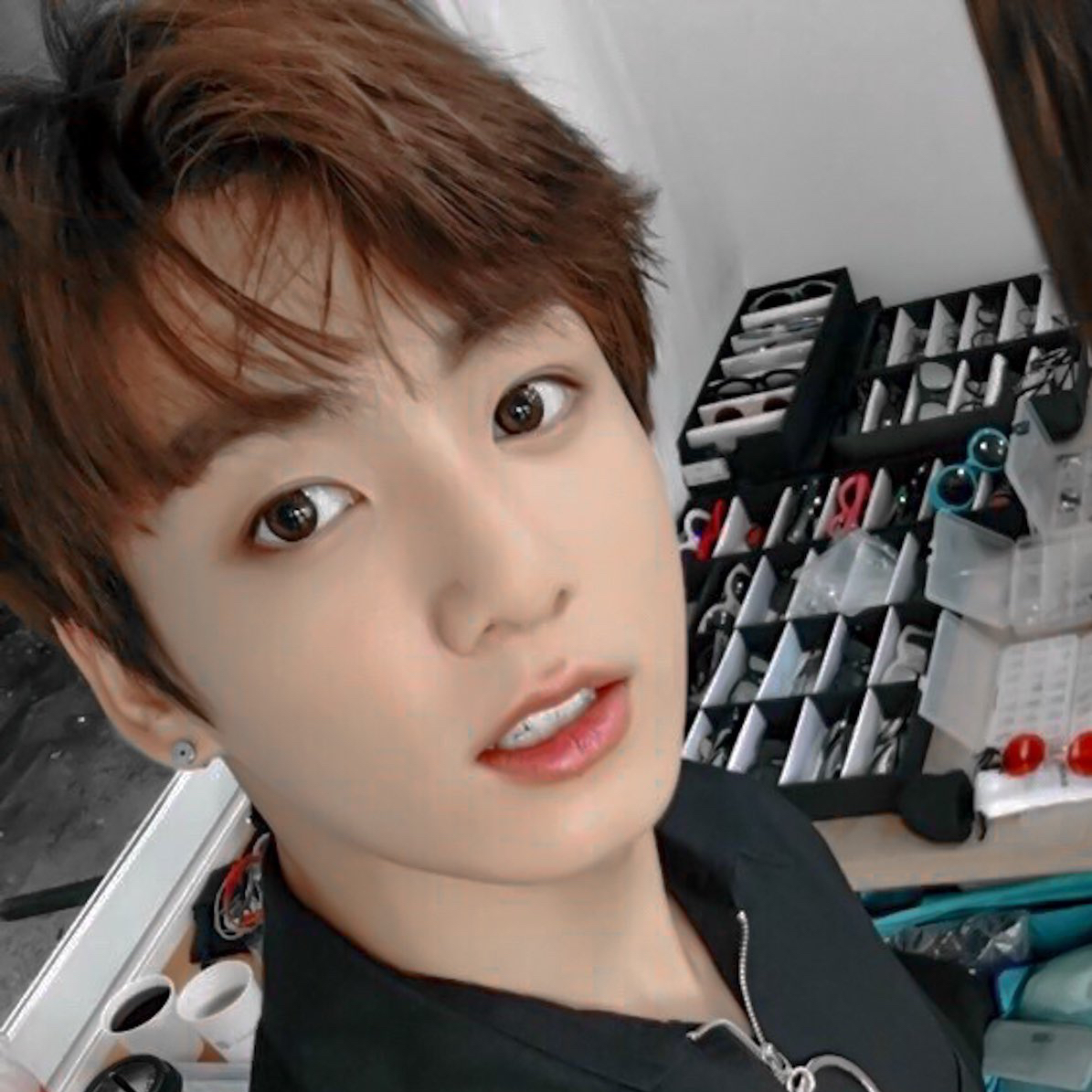 Foto aktivitas terbaru Jungkook (BTS)