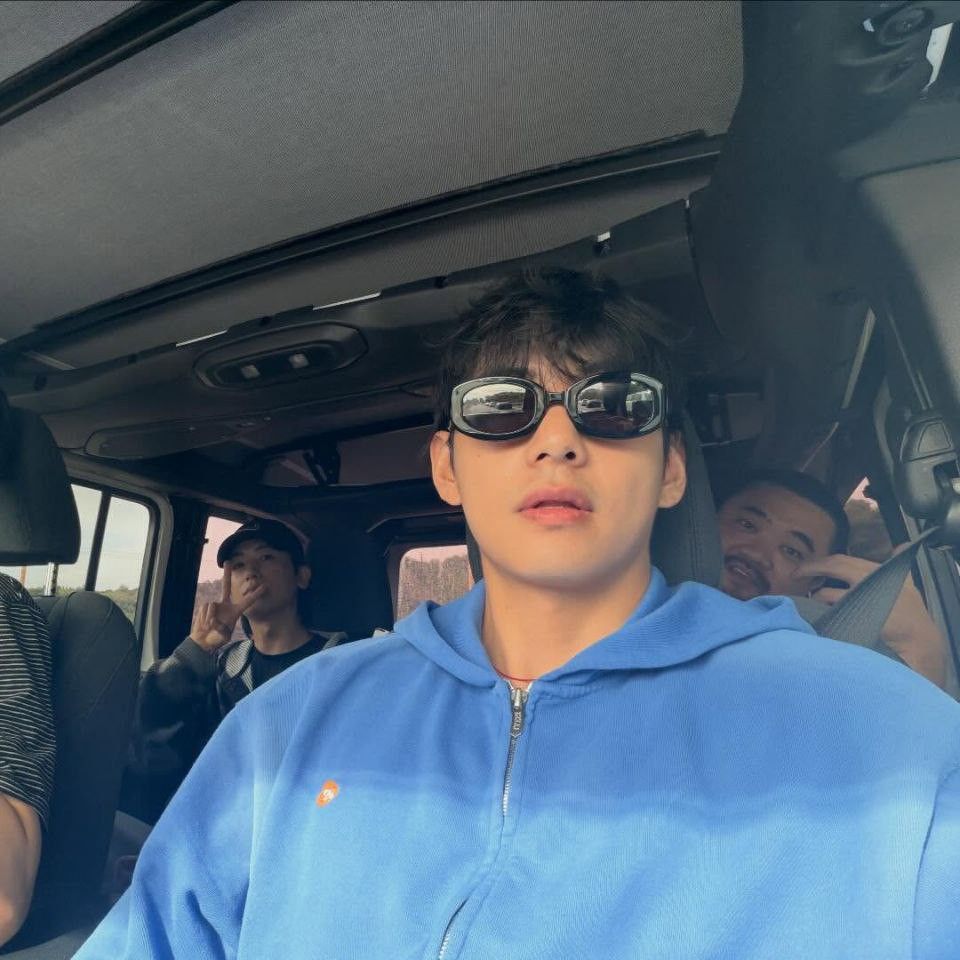 V (防彈少年團)的最新照片