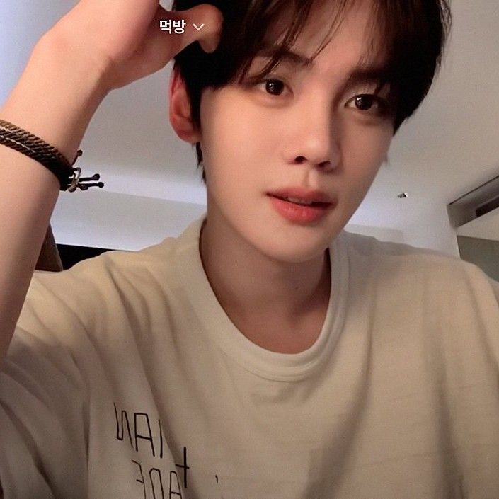 Behind-the-scenes cut of Kim Gyuvin (ZEROBASEONE)